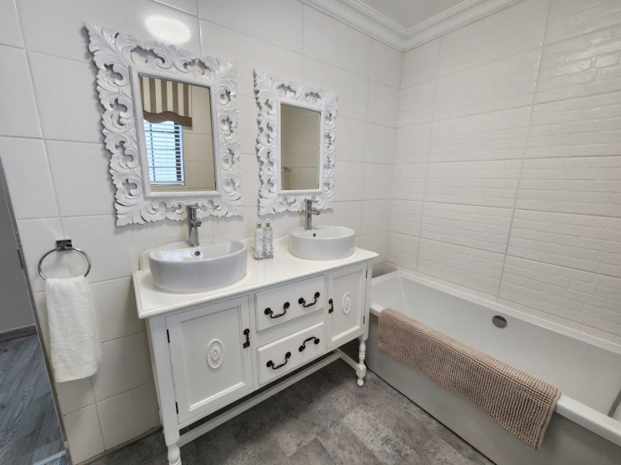 3 Bedroom Property for Sale in Vakansieplaas Western Cape